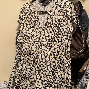 Vibe 1x daisy print dress.